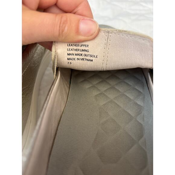 Birdies 7.5 The Swift Slip On Silver Leather Shoes
Boat shoes - Picture 6 of 8